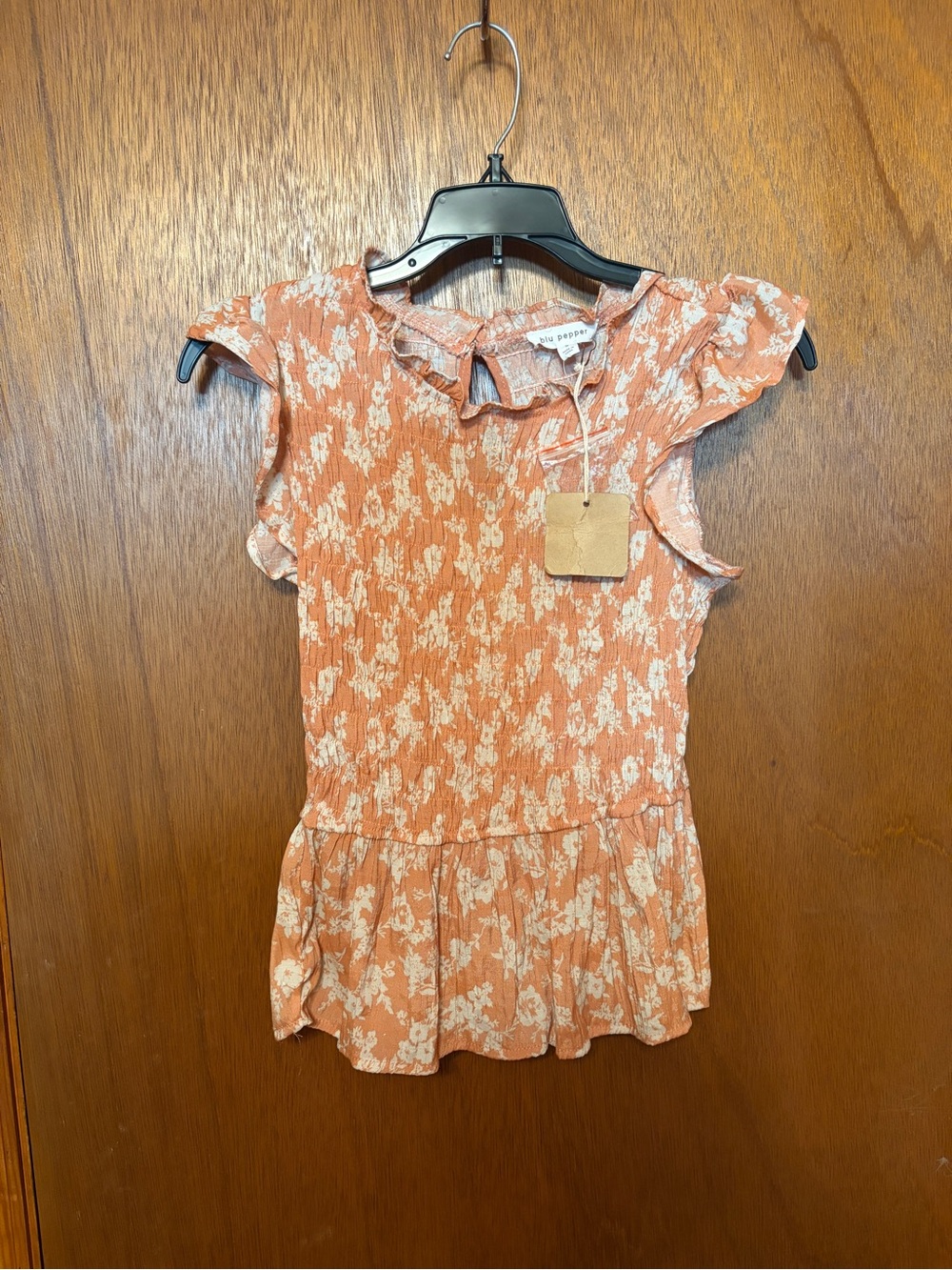 New with tags Blu Pepper Women's Peach Floral Ruffle Sleeve Top